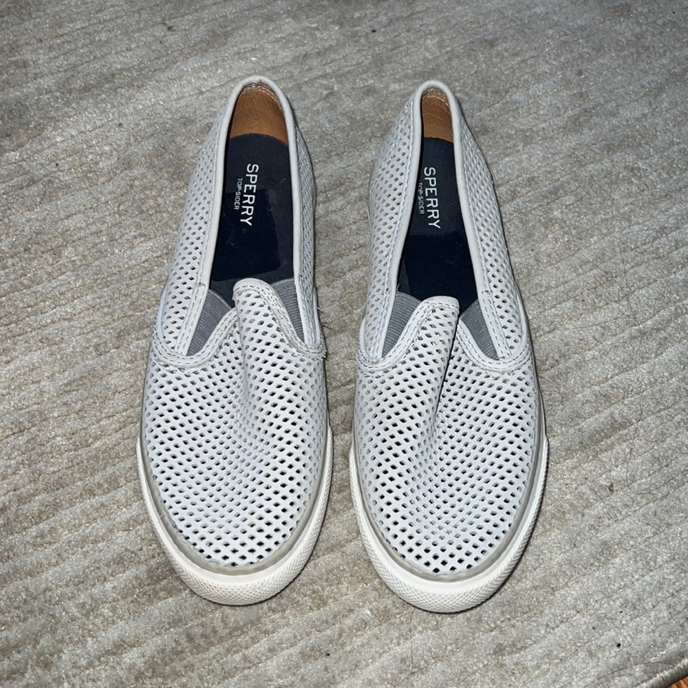 Speedy slip-on perforated shoes